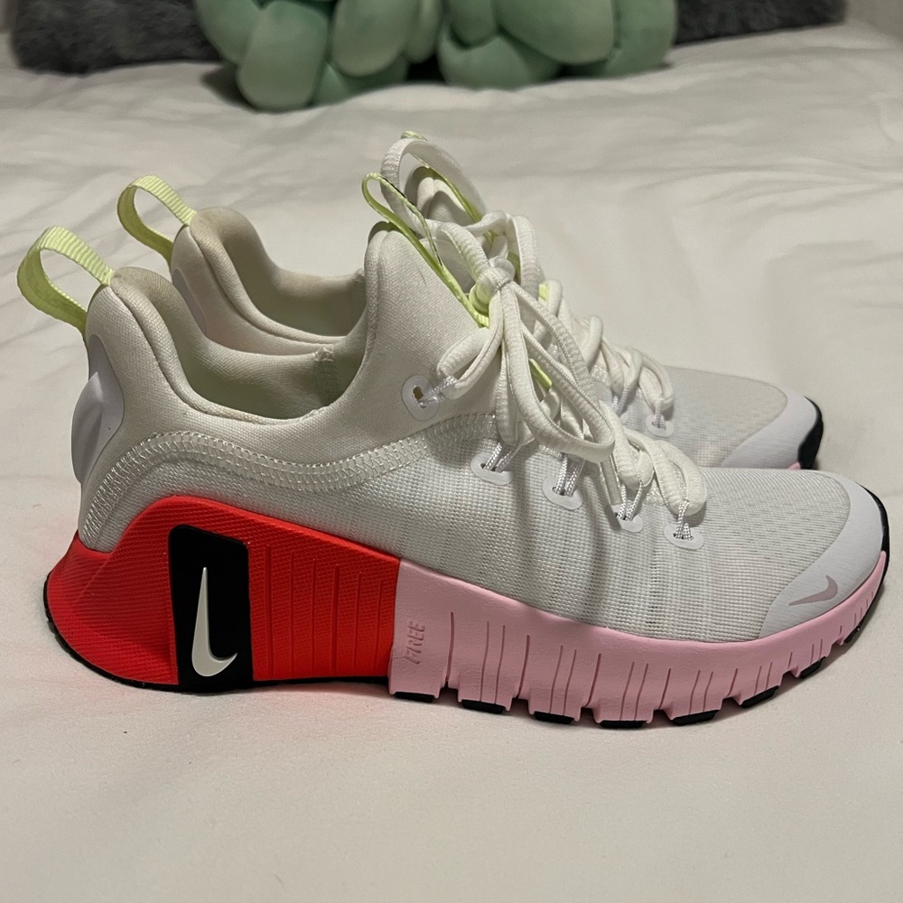 Nike Free Metcon 6 White Pink Foam Red Volt | IB4526-100 | Women's Size 6.5